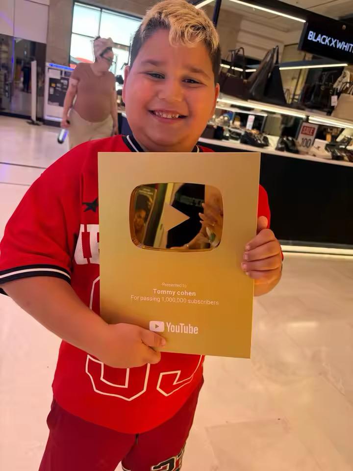Tommy C.'s custom Beastuble play button plate