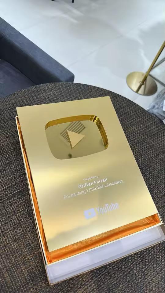 Griffen F.'s custom Beastuble play button plate
